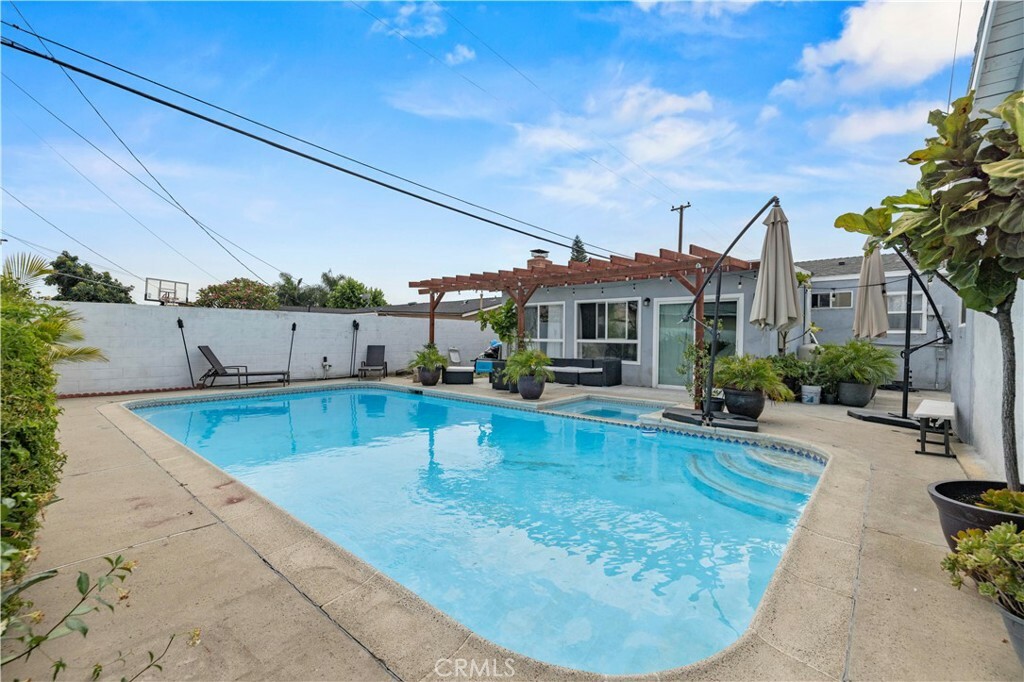 Property Photo:  6232 N Hanlin Avenue  CA 91702 