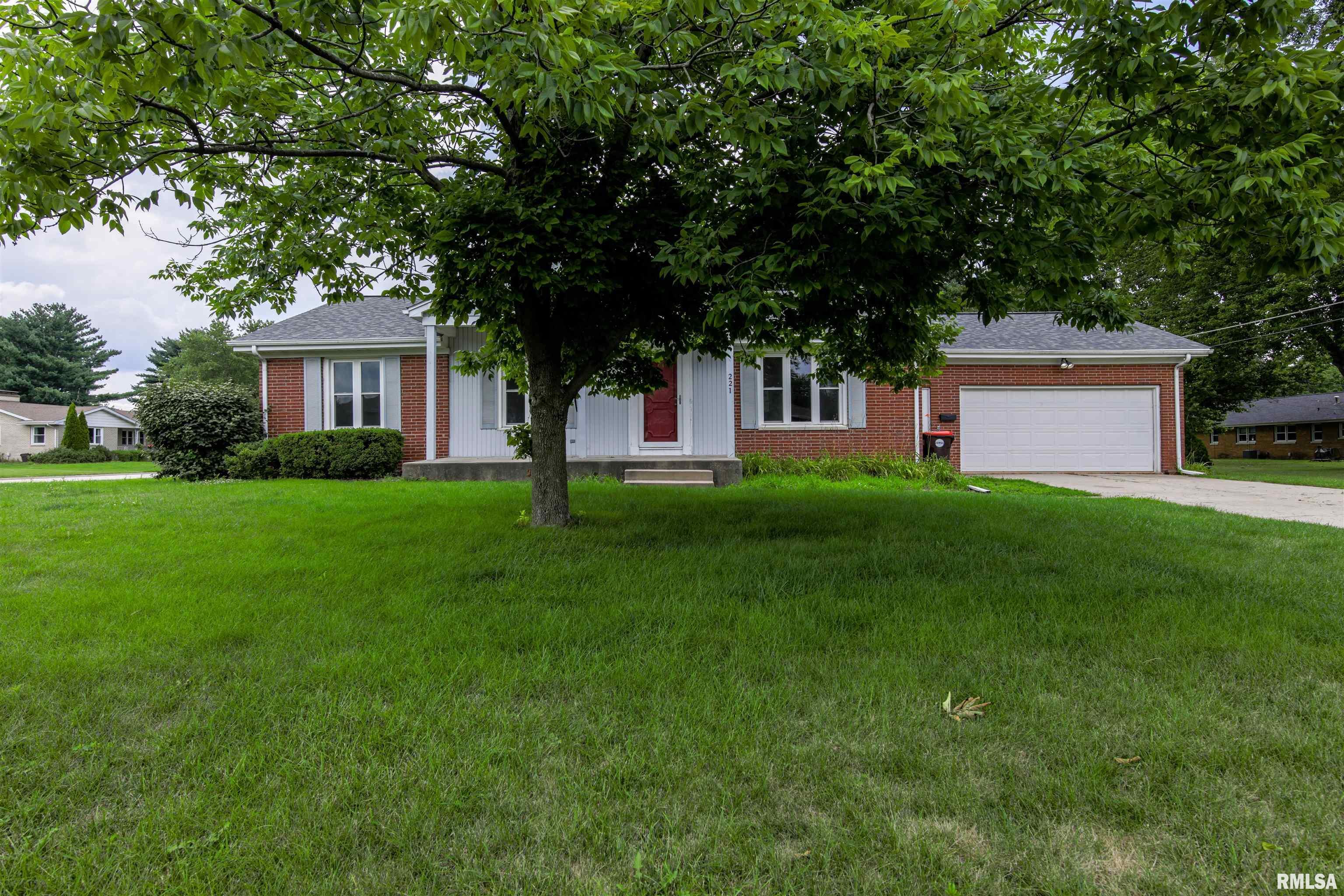 Property Photo: 221 Edgewood Street IL 61550