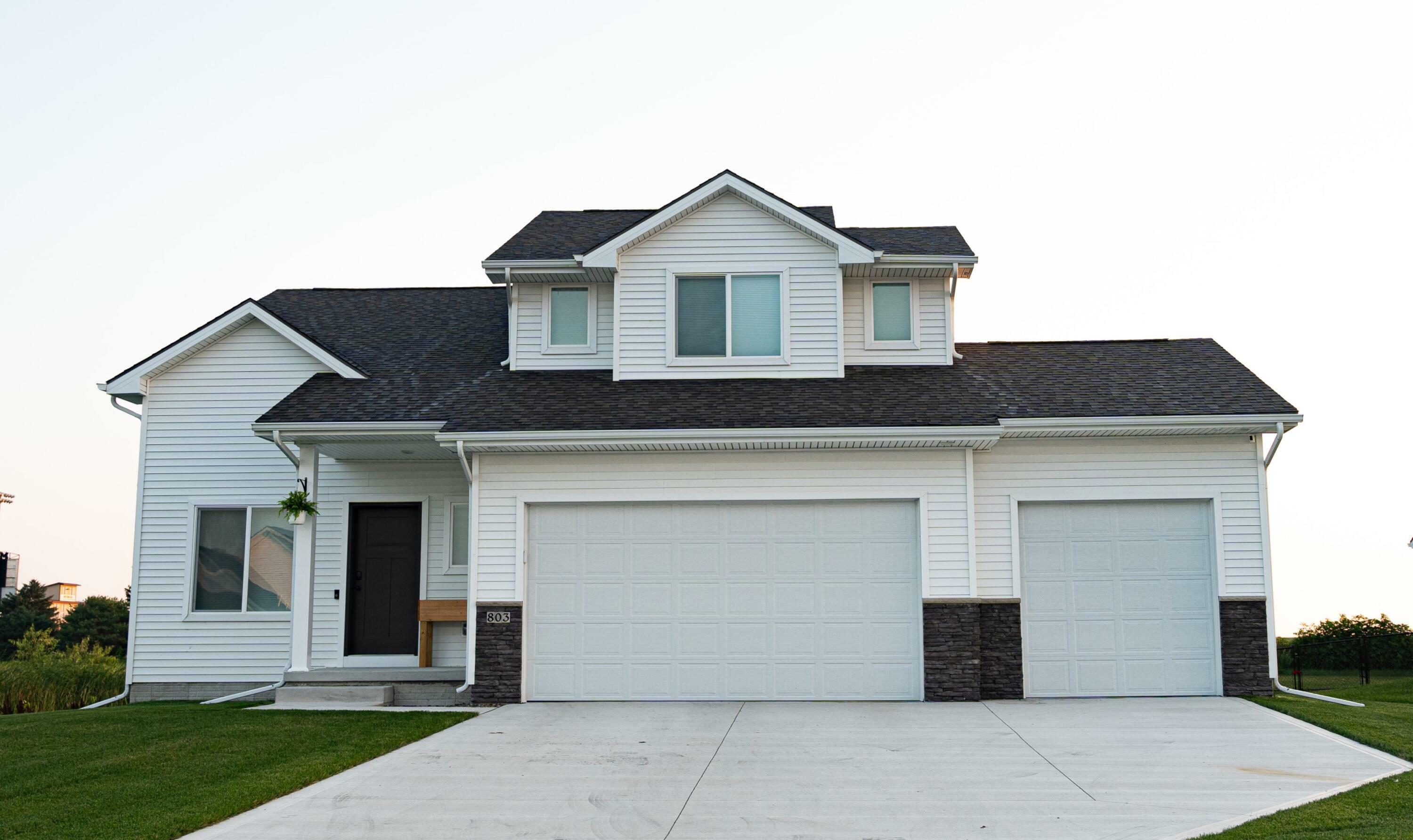 Property Photo: 803 Kingman Boulevard IA 50156