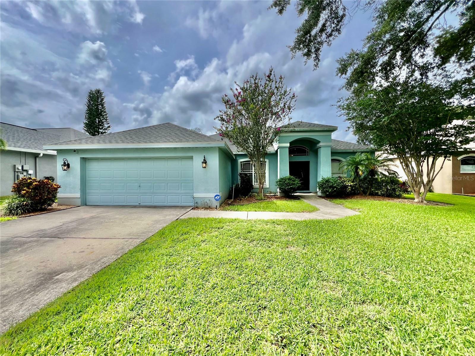 Property Photo:  2848 Duncan Tree Circle  FL 33594 