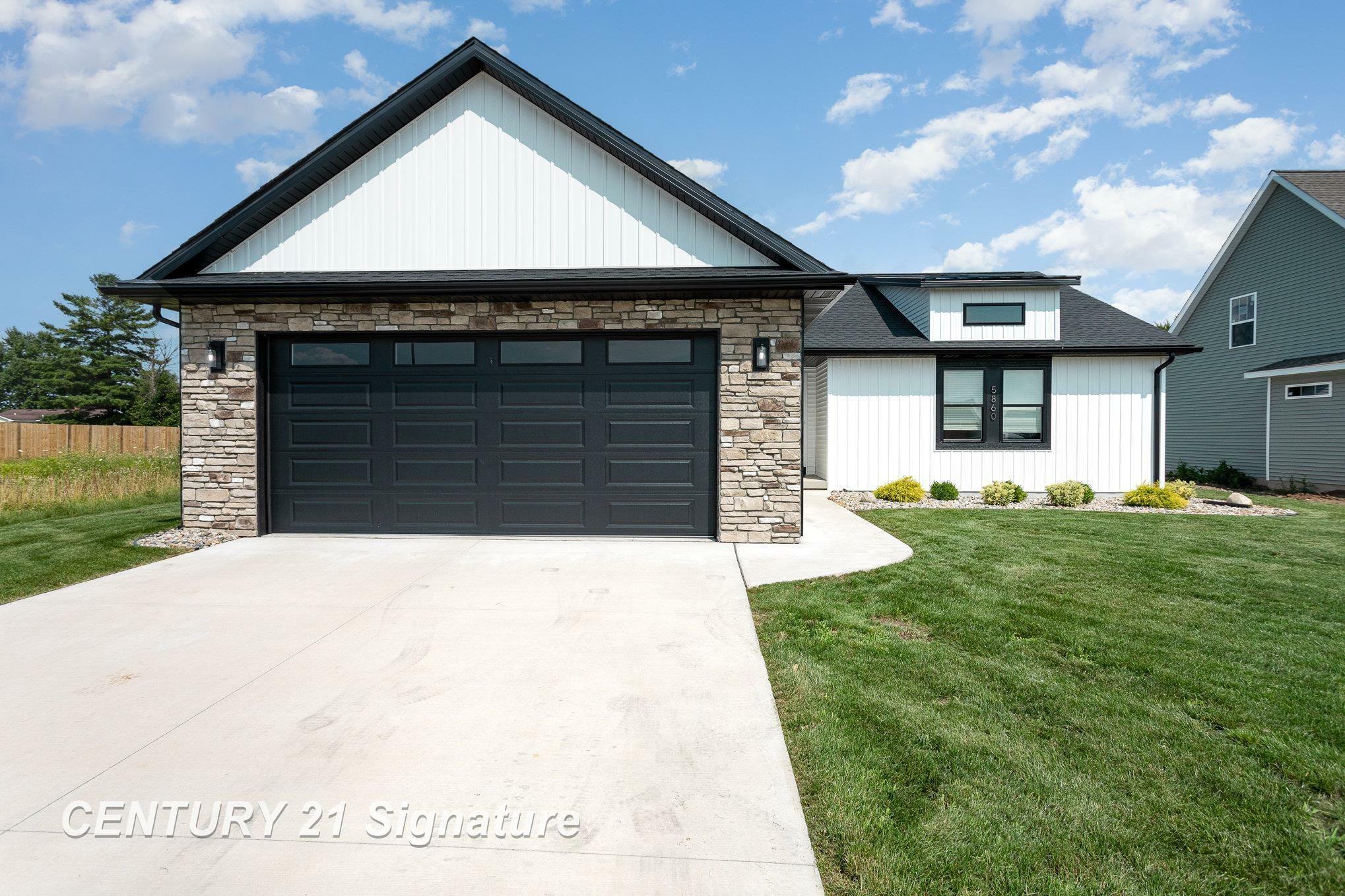 Property Photo:  5860 Diamond Meadows  MI 48623 