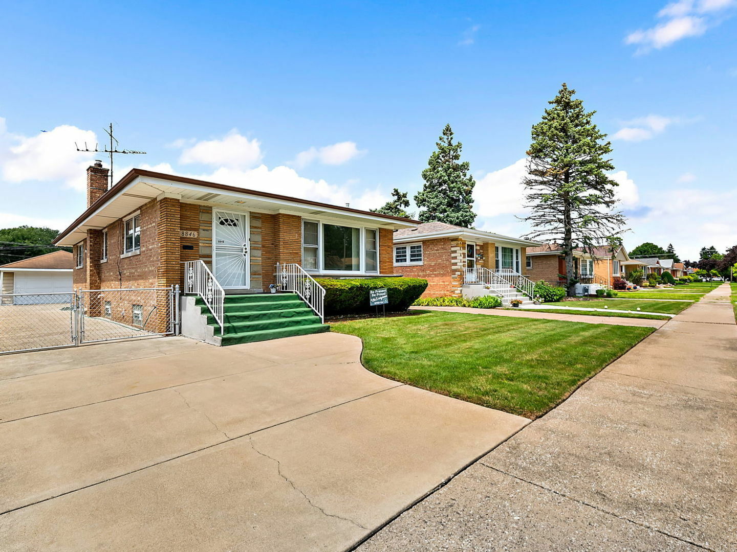 Property Photo: 8846 S Fairfield Avenue IL 60805