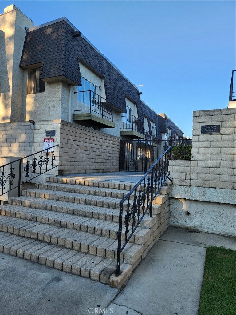 Property Photo:  2227 N Broadway M  CA 92706 
