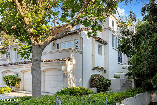 Property Photo: 1084 Mountain Oak Place CA 91320