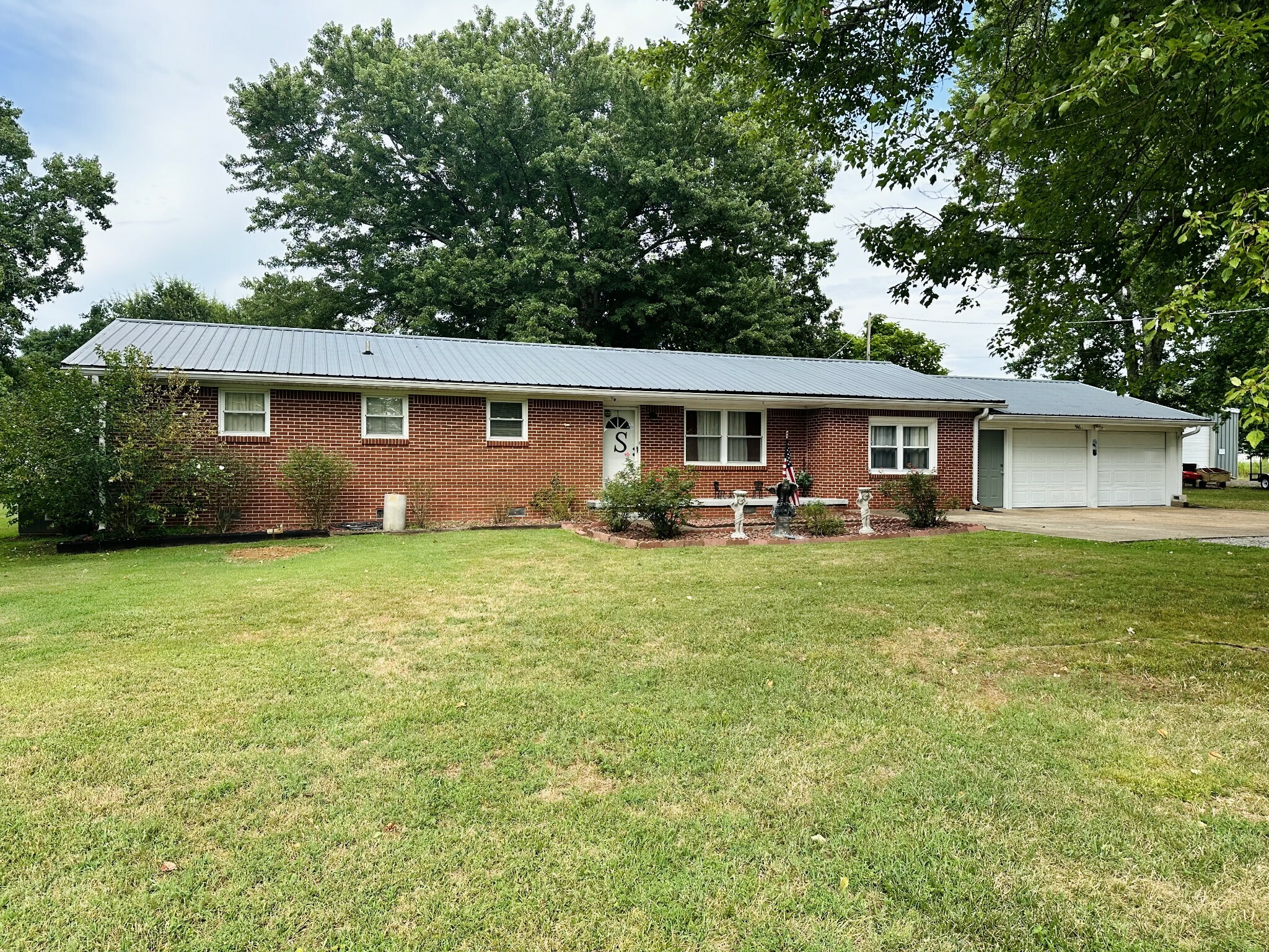 Property Photo:  946 Monument Rd  TN 38483 