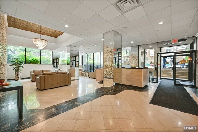 1600 Center Avenue 2G  Fort Lee NJ 07024 photo