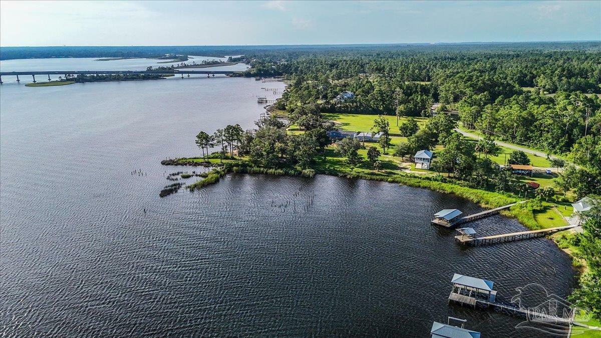 Property Photo: 7623 Bay Vista Ln FL 32583