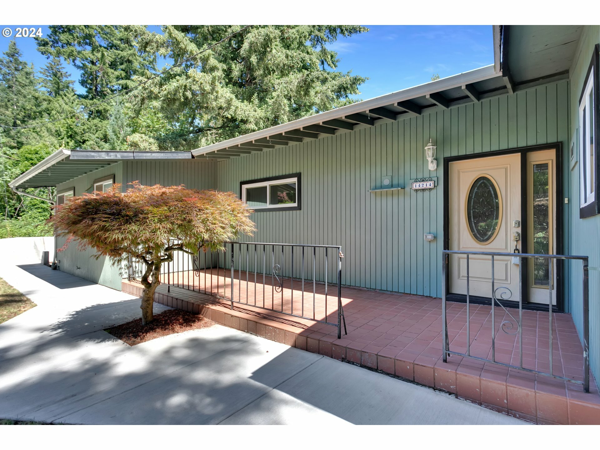 Property Photo: 14214 SE Vista Ln OR 97267