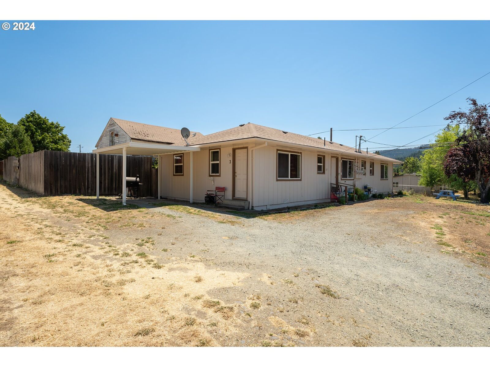 Property Photo: 407 NE Waite St OR 97457