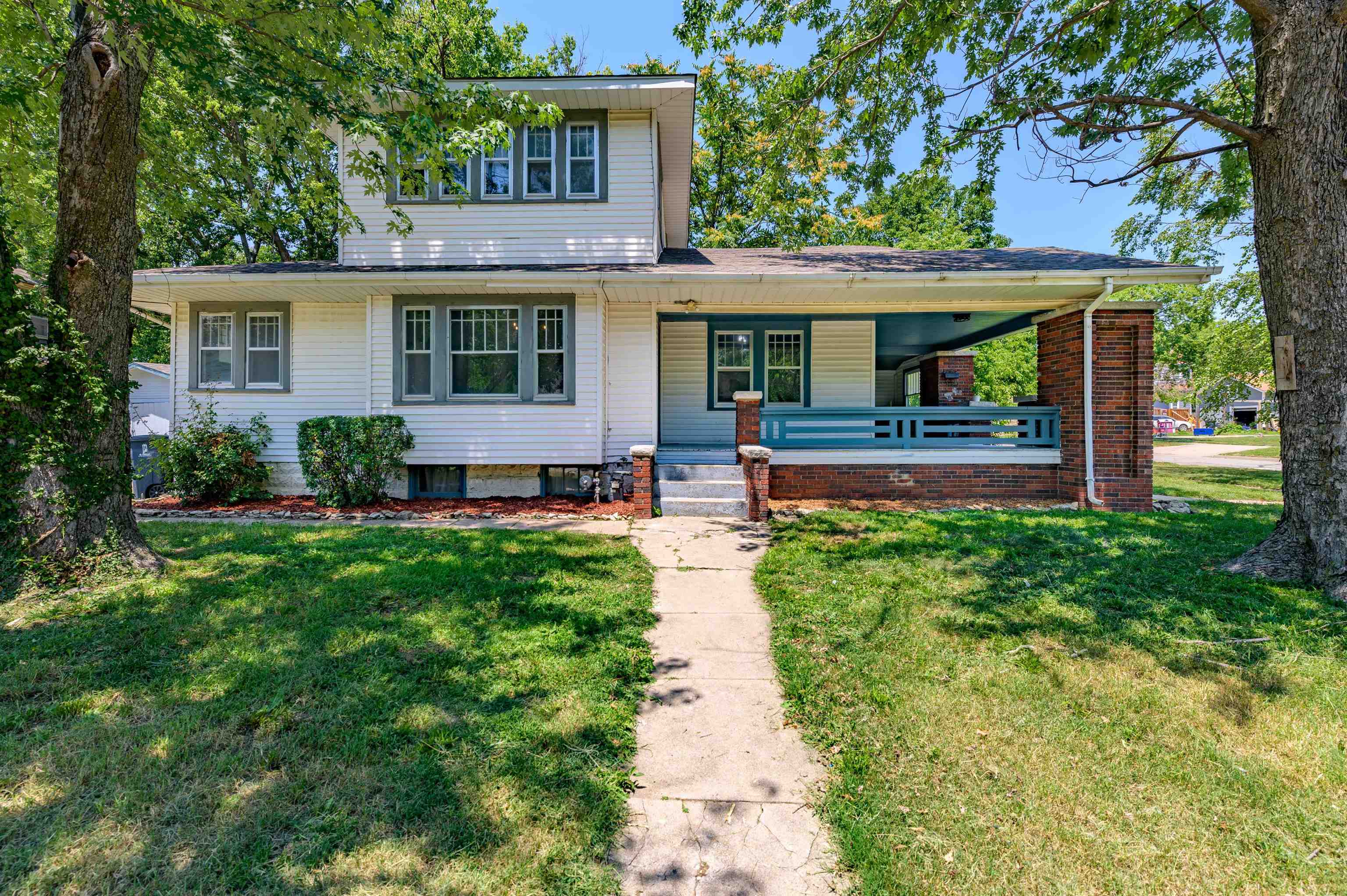 Property Photo:  215 S Denver St  KS 67042-2742 