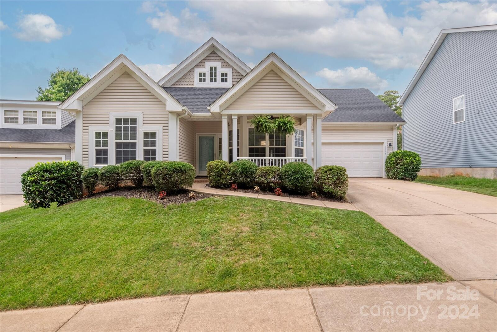 Property Photo: 13135 Andover Crescent Lane NC 28078