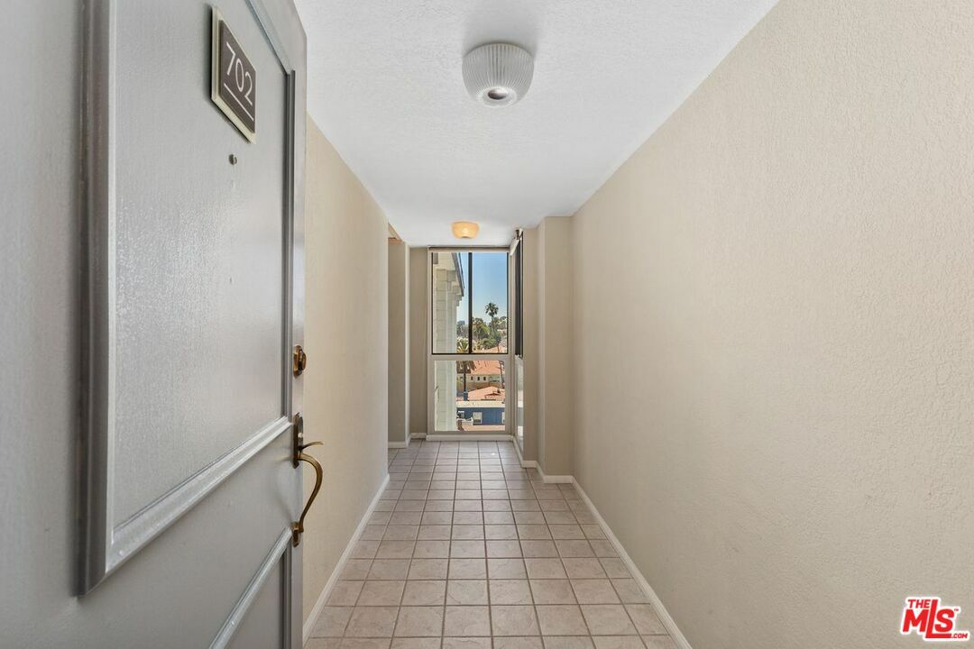 Property Photo:  2601  E Ocean Blvd 702  CA 90803 