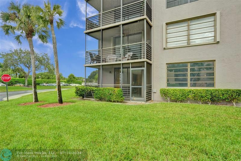 Property Photo:  1001 Colony Point Cir 123  FL 33026 