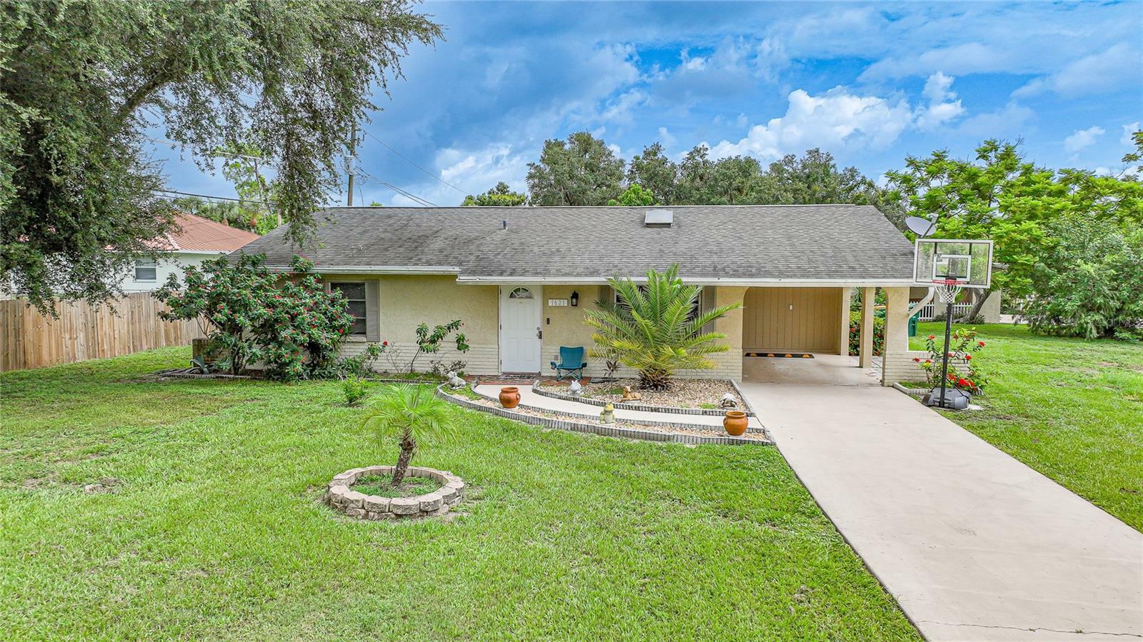 Property Photo:  1621 Hinton Street  FL 33952 