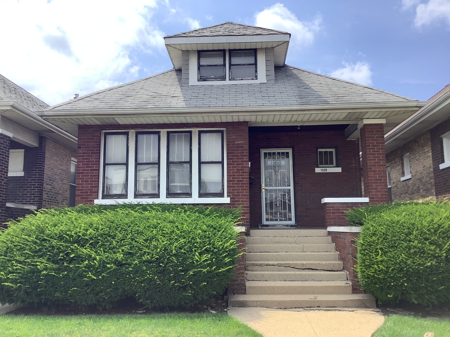 Property Photo:  1520 N Laramie Avenue  IL 60651 