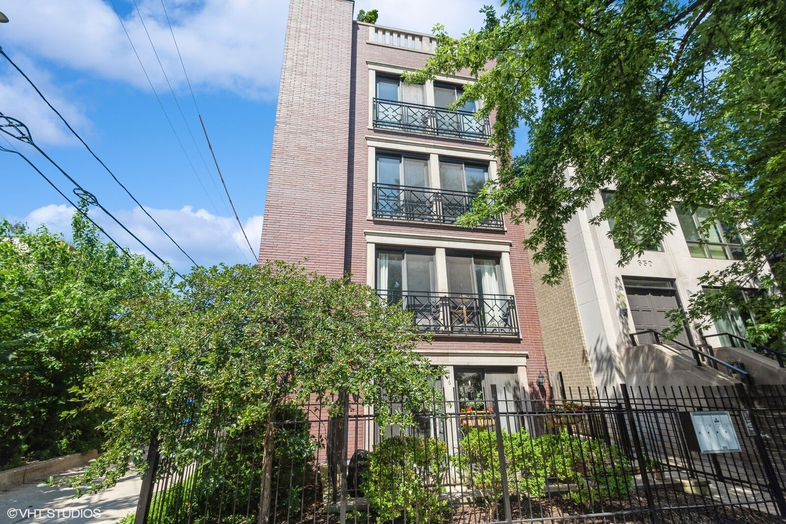 Property Photo: 646 N Oakley Boulevard 1 IL 60612