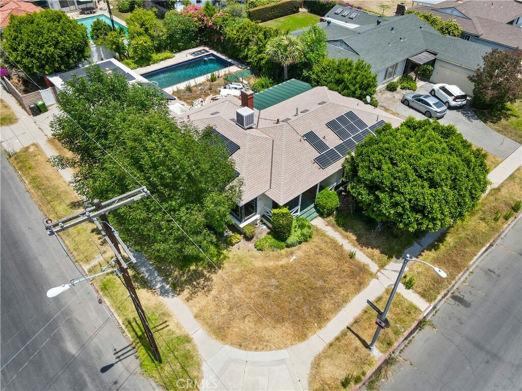 Property Photo:  13455 Bassett Street  CA 91405 