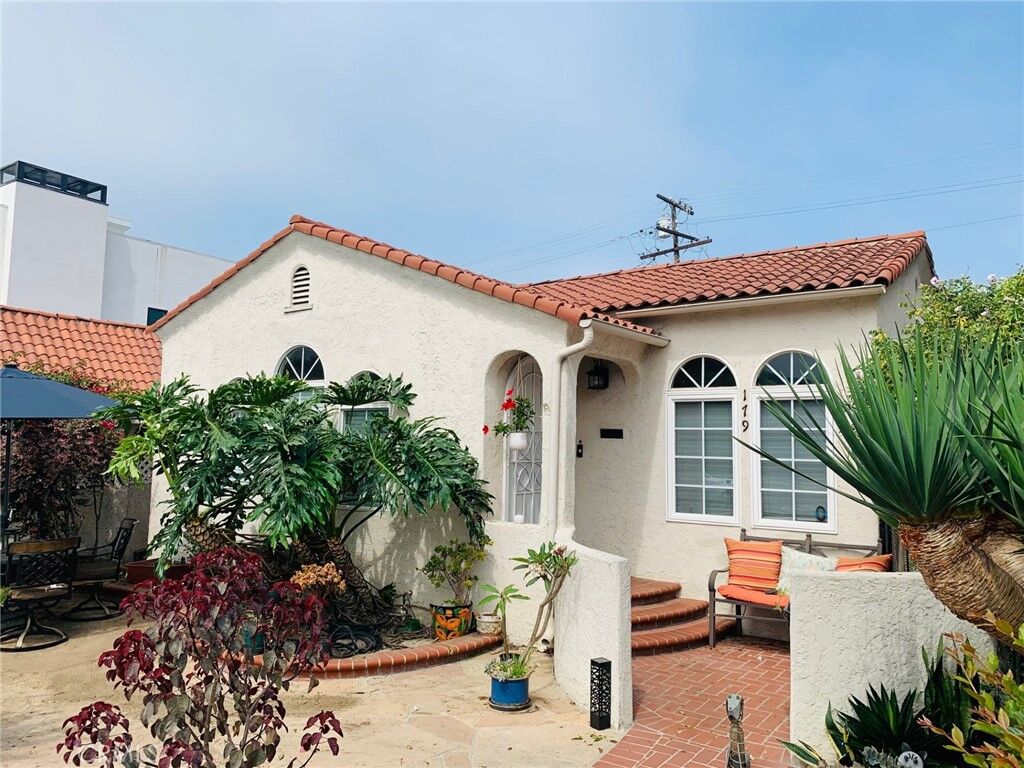 Property Photo:  179 Argonne Avenue  CA 90803 