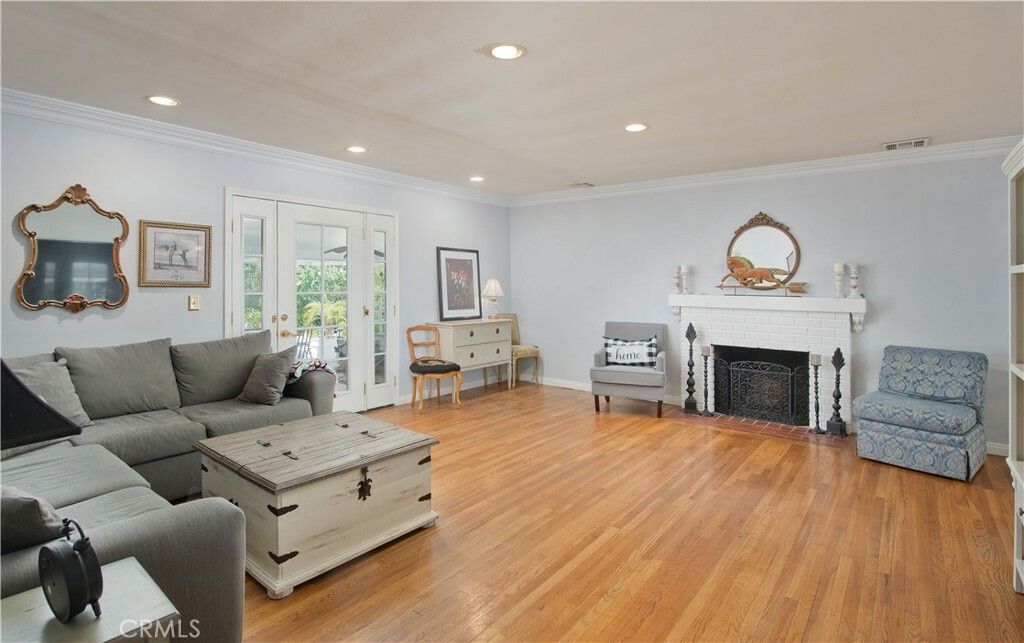 Property Photo:  7045 Encino Avenue  CA 91406 