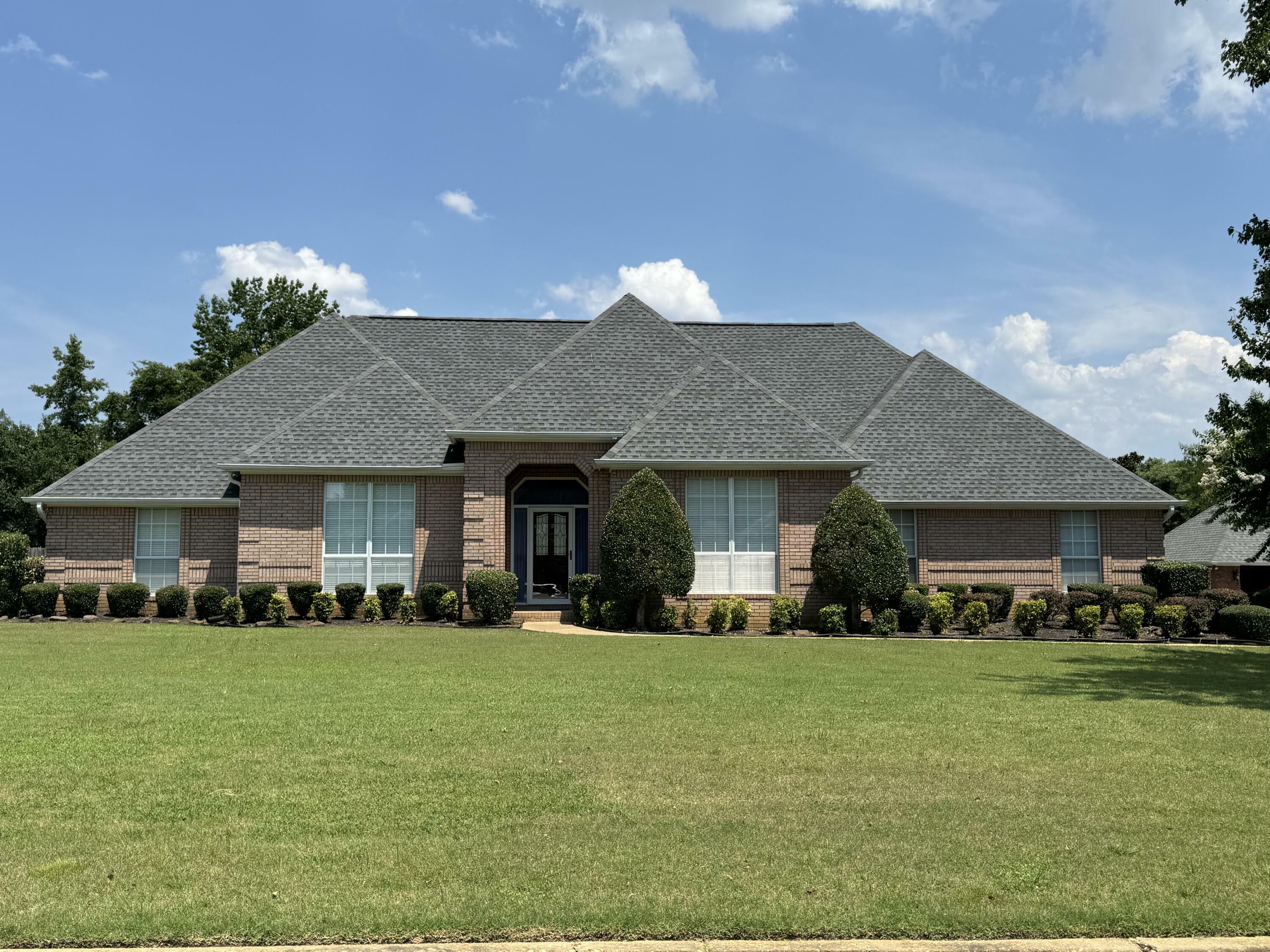 Property Photo:  180 Huntington Pl.  MS 38801 