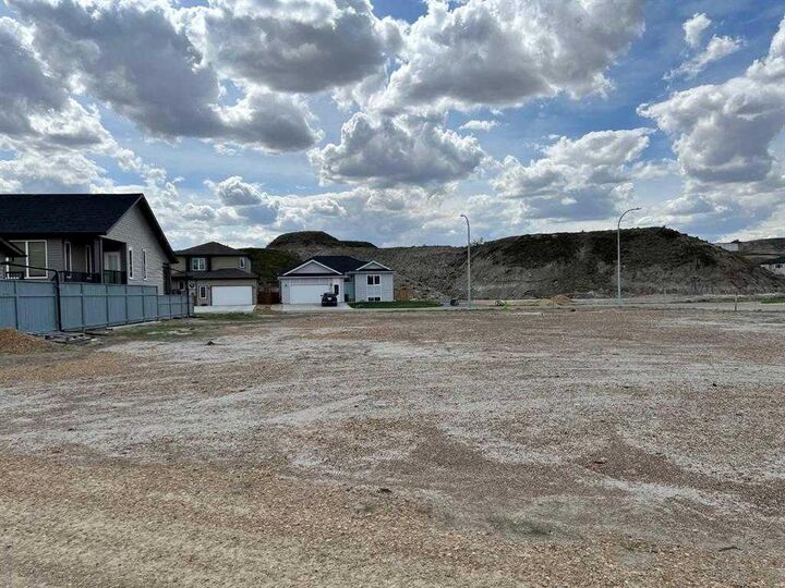 Property Photo:  169 10 Avenue SE  AB T0J 0Y6 
