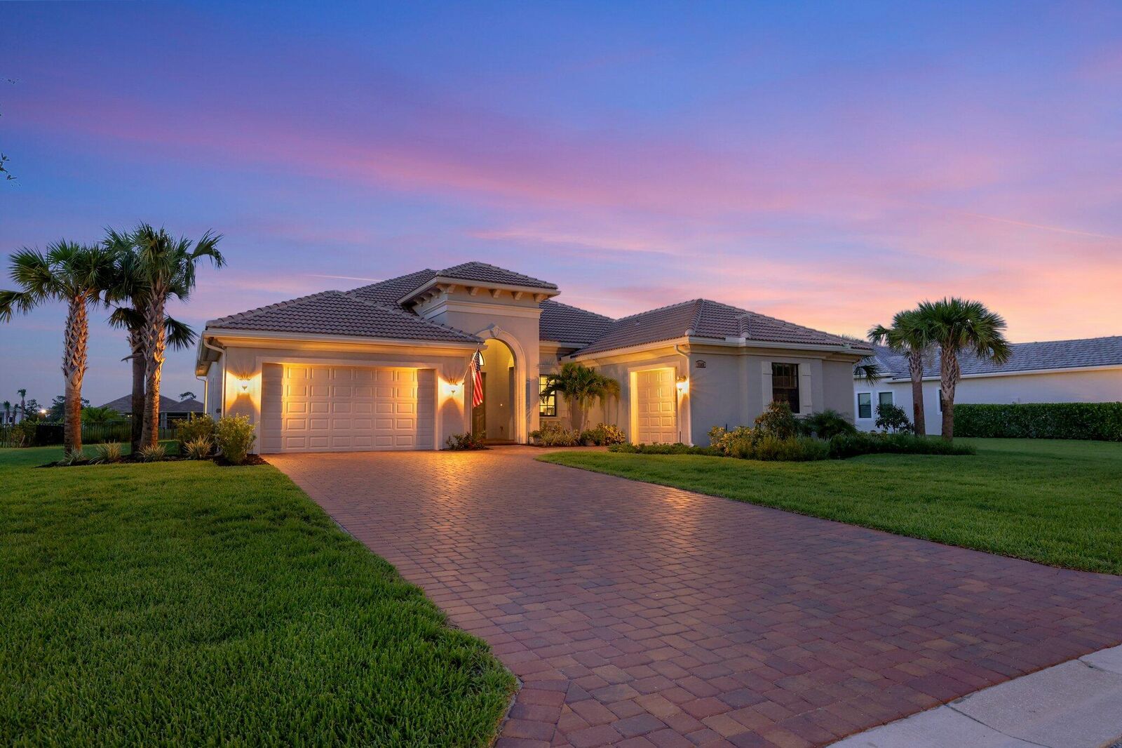 Property Photo:  5565 SW Star Apple Street  FL 34990 