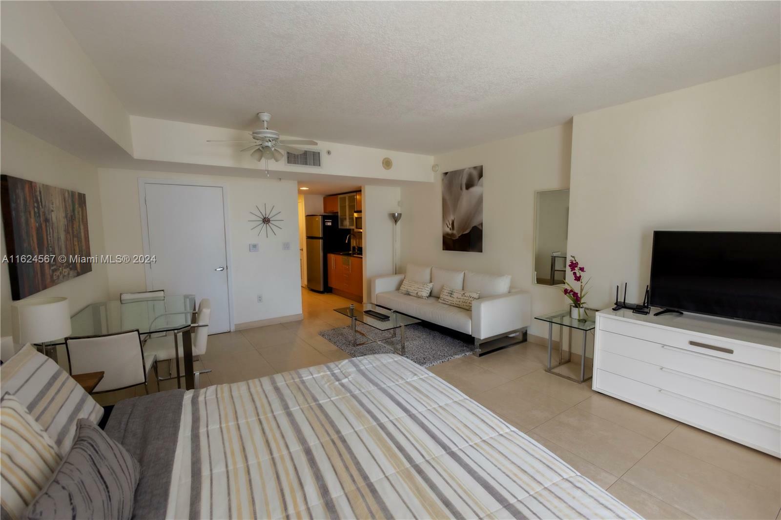 Property Photo:  1750 N Bayshore Dr 1908  FL 33132 