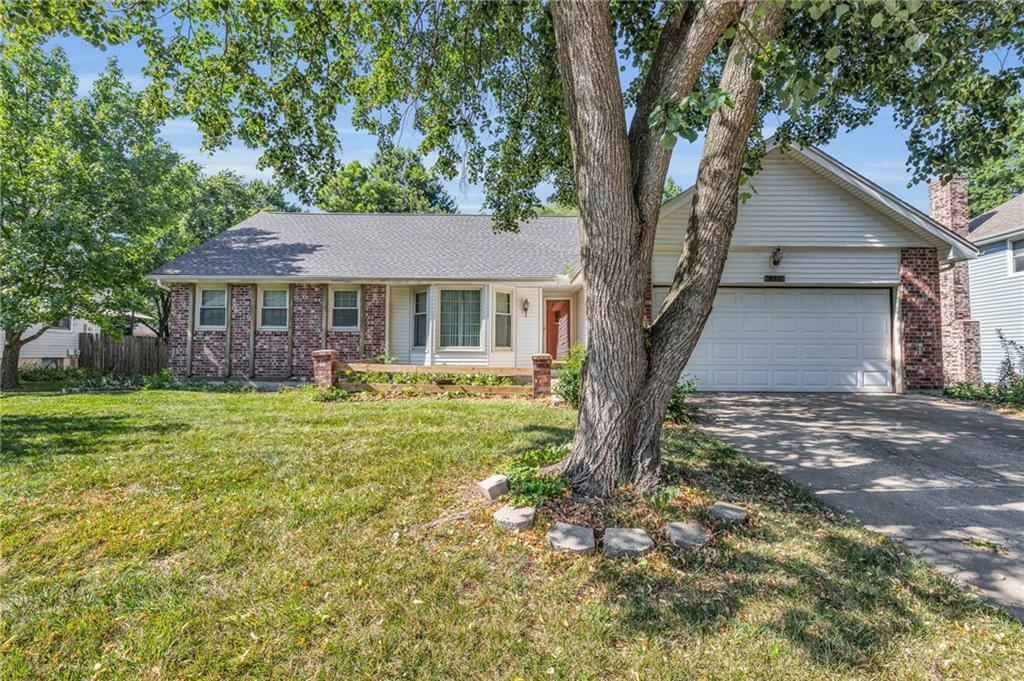 Property Photo: 1912 E 152nd Terrace KS 66062