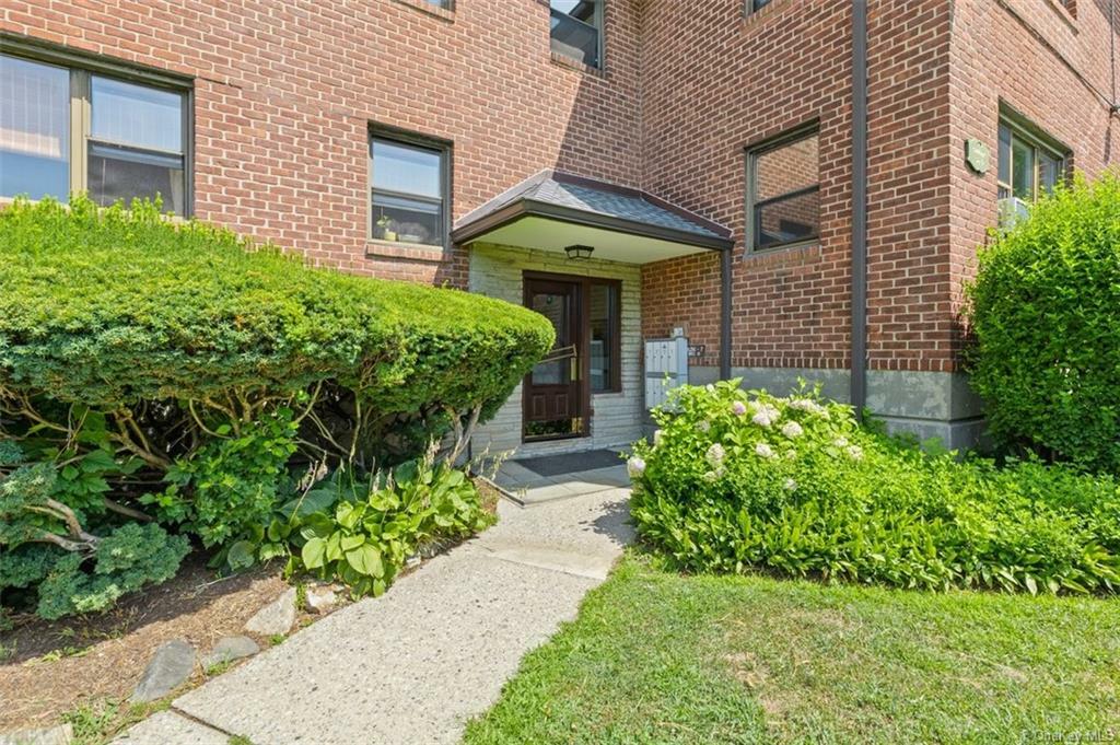 Property Photo:  154 Martling Avenue Bldg #7-O6  NY 10591 