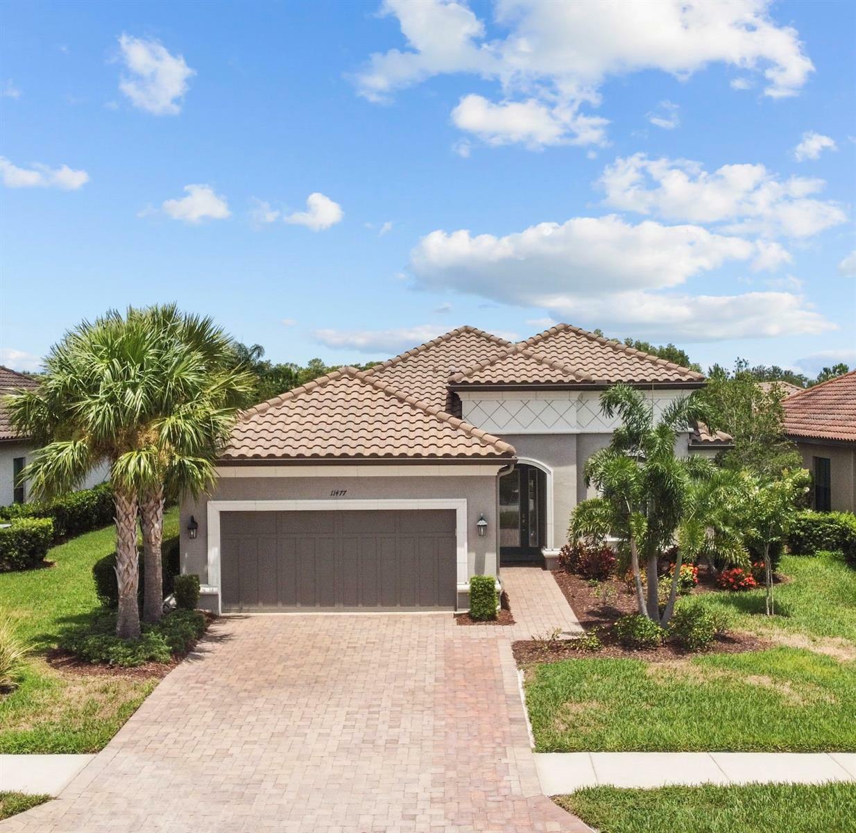 Property Photo:  11477 Bitola Drive  FL 33556 