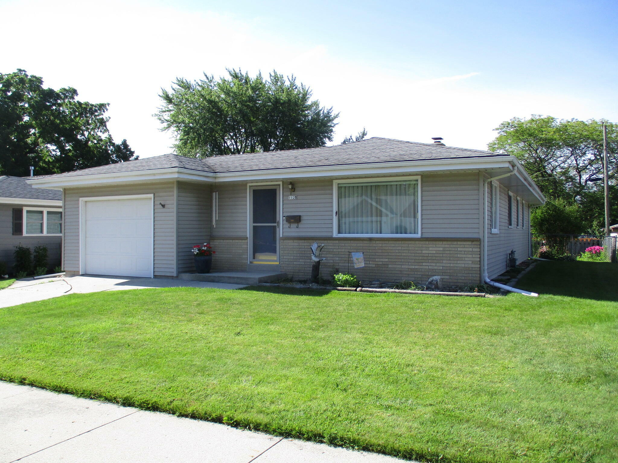 Property Photo:  1125 Cherry Ln  WI 53081 