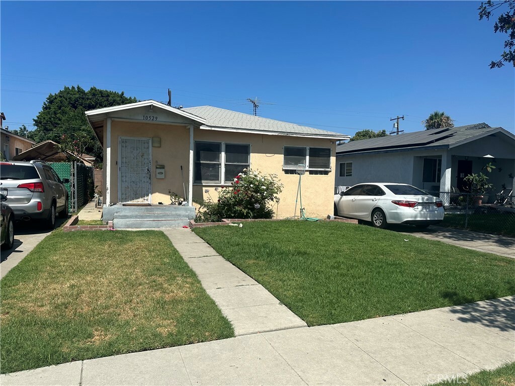 Property Photo:  10529 San Carlos Avenue  CA 90280 