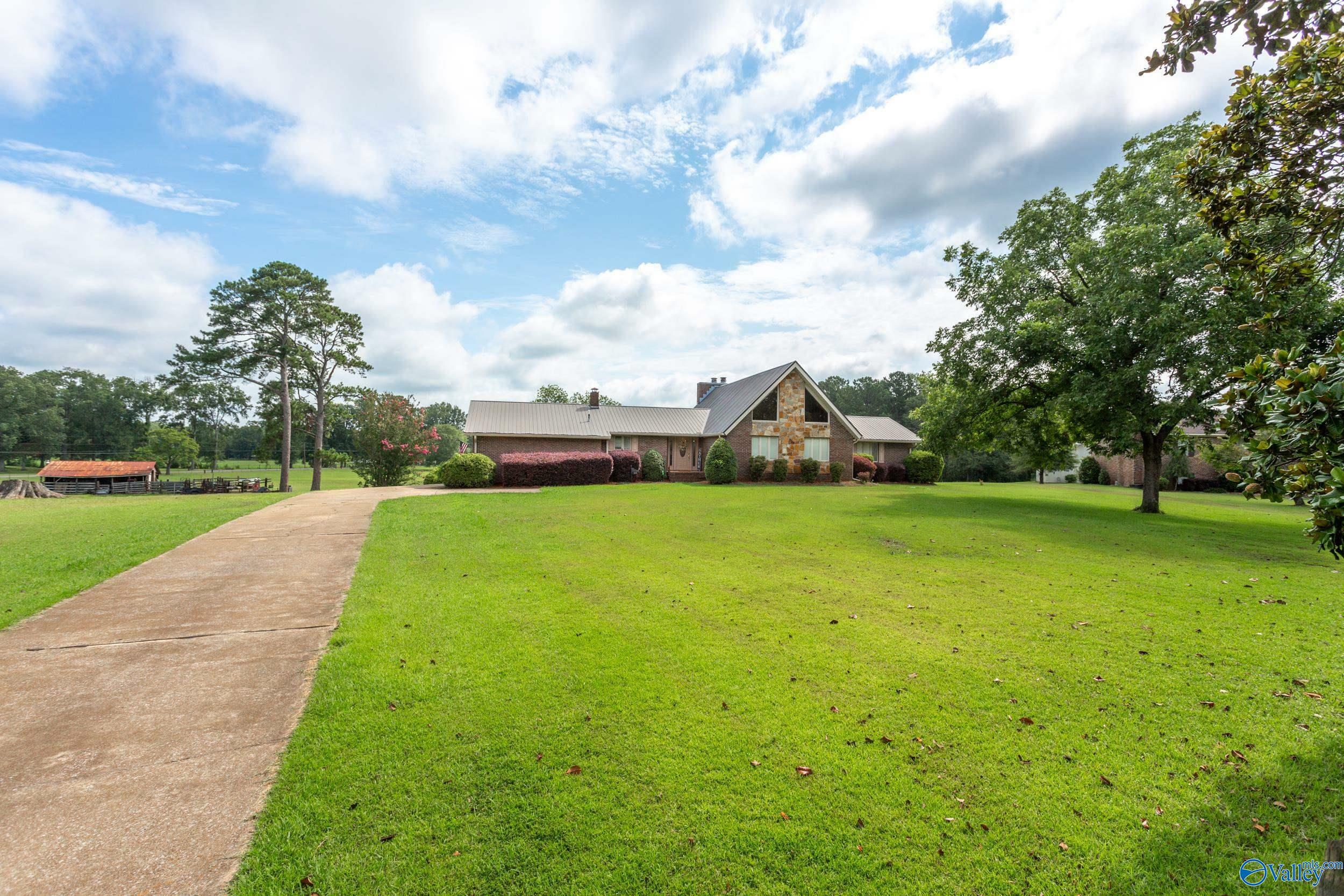 Property Photo:  304 Casey Drive  AL 35903 