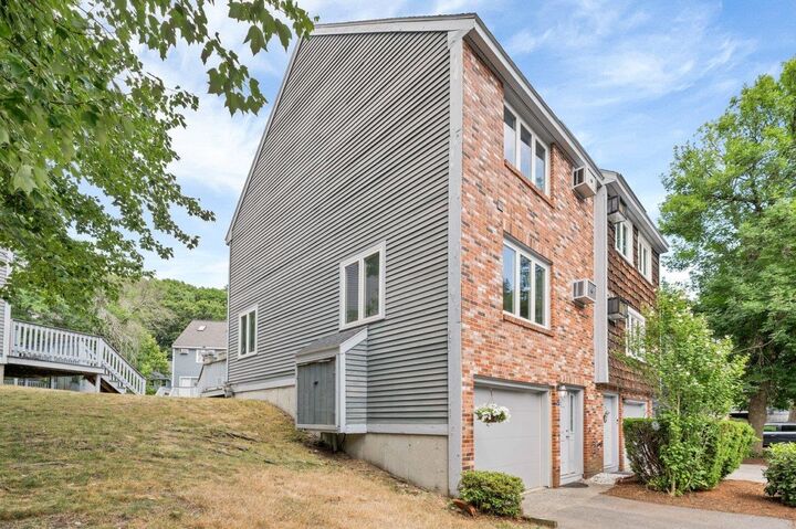 Property Photo:  211 Valley West Way  NH 03102 