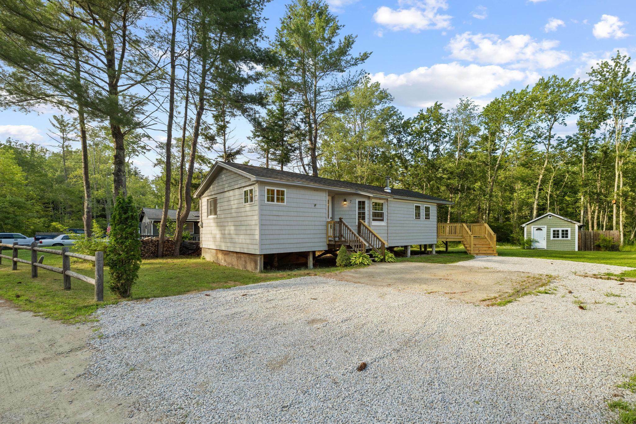 Property Photo:  7 Ferndale Road  NH 03077 