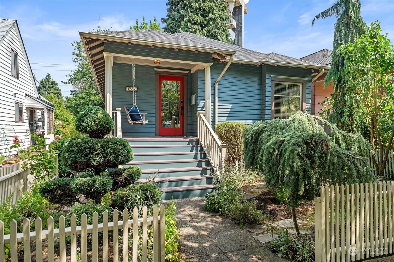 Property Photo:  1516 4th Avenue W  WA 98119 