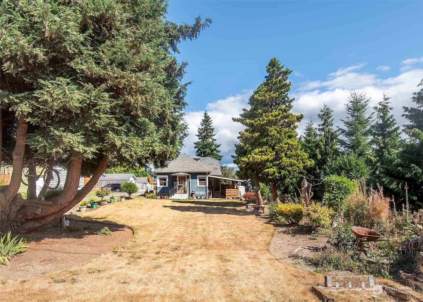 Property Photo:  1711 12th Street  WA 98201 