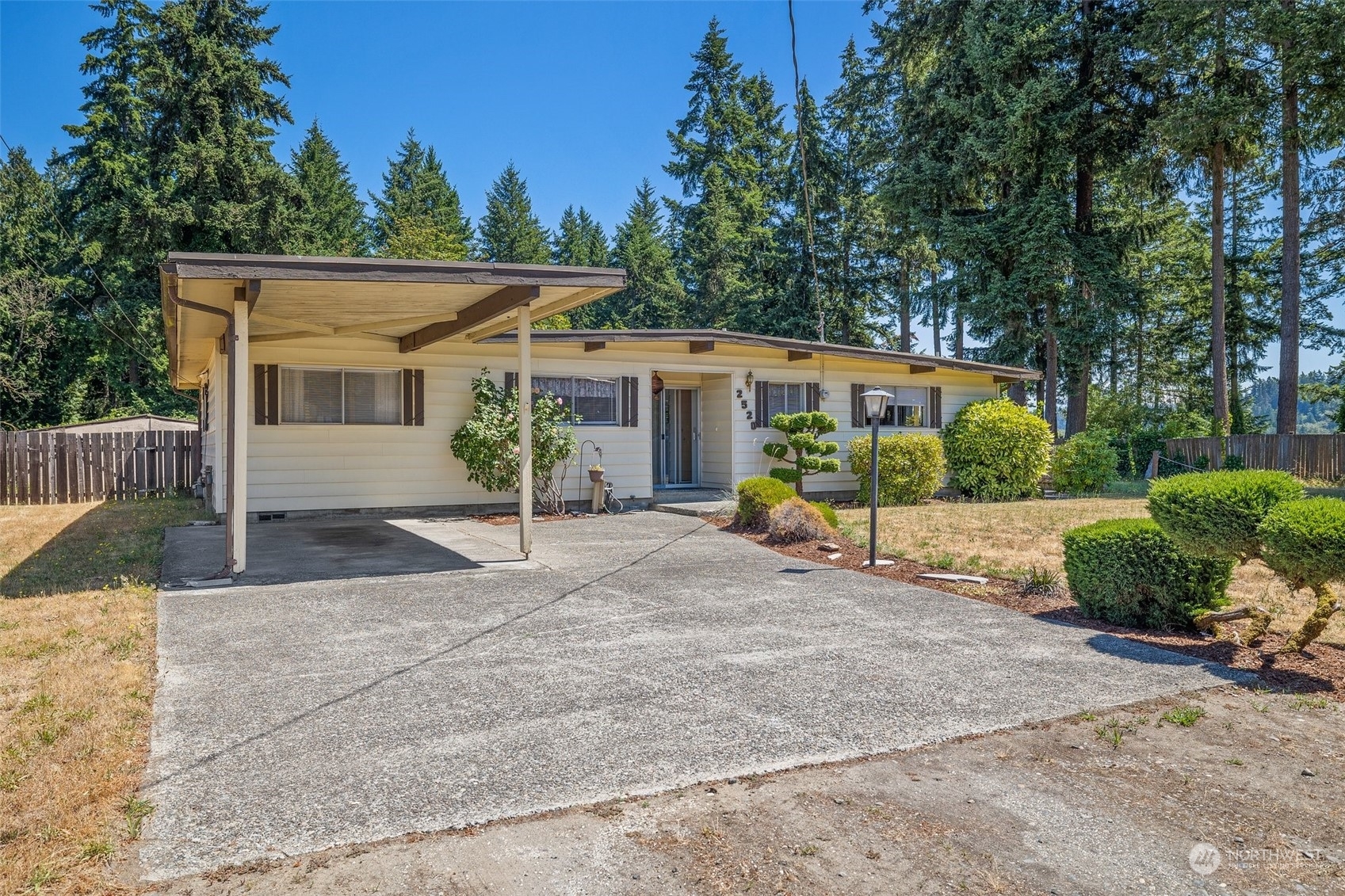 Property Photo:  2520 Hemlock Street SE  WA 98092 