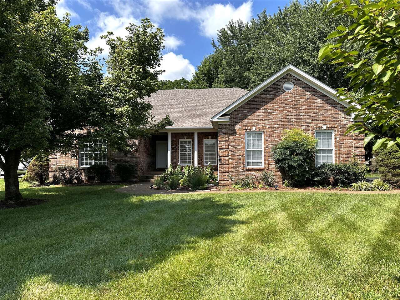 Property Photo: 403 Cambridge Grove Circle KY 42122