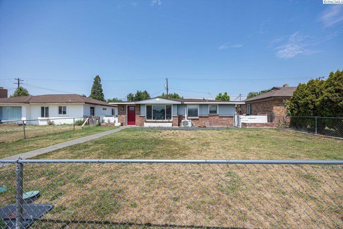 Property Photo:  1819 W Irving Street  WA 99301 