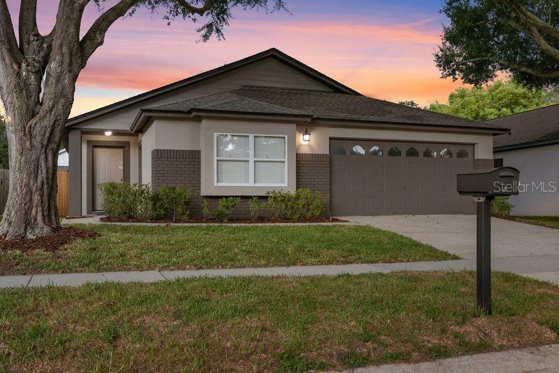 Property Photo: 1408 Wickford Place FL 33511