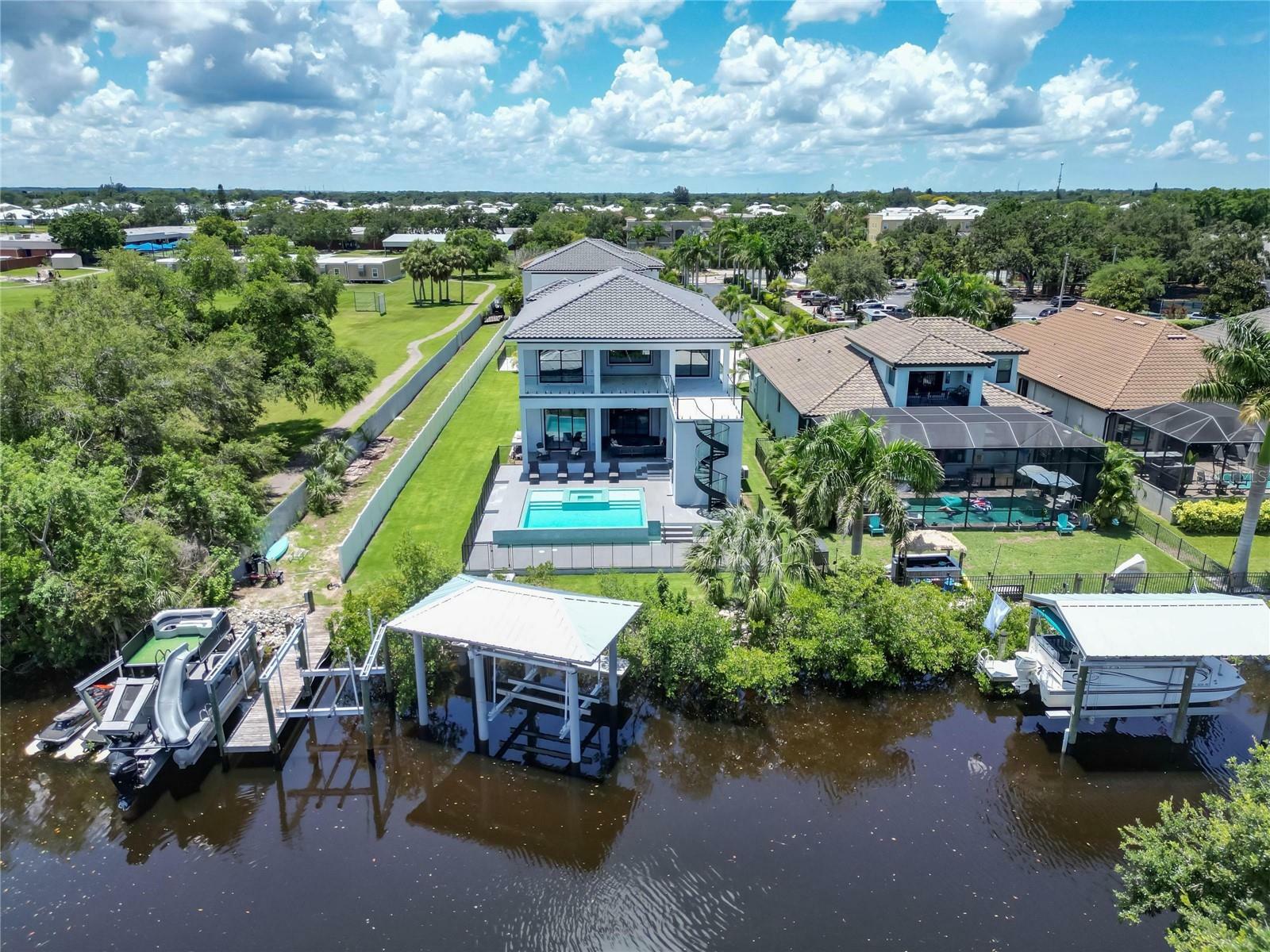 Property Photo:  519 Treviso Drive  FL 33572 