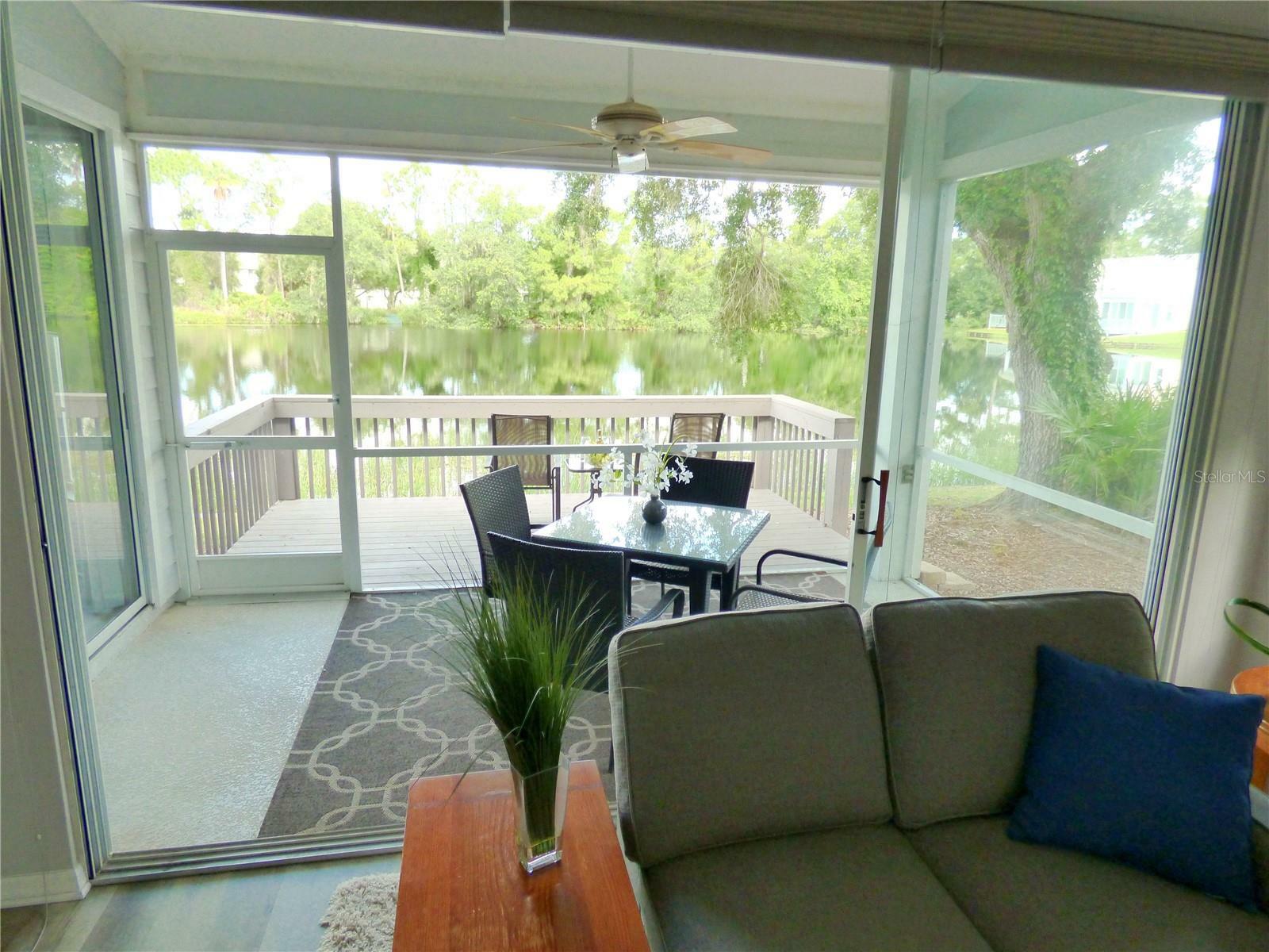 Property Photo:  7704 Whitebridge Glen 7704  FL 34201 