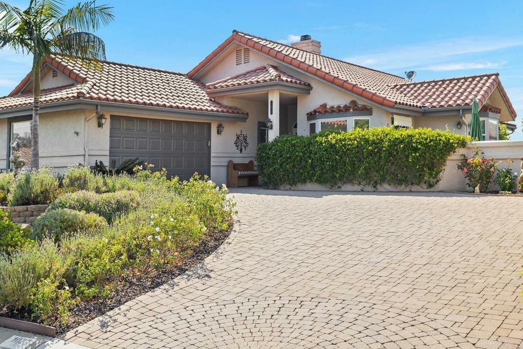 Property Photo:  1023 Ridge Heights Dr  CA 92028 