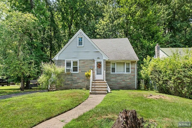 Property Photo:  158 Green Street  NJ 07631 