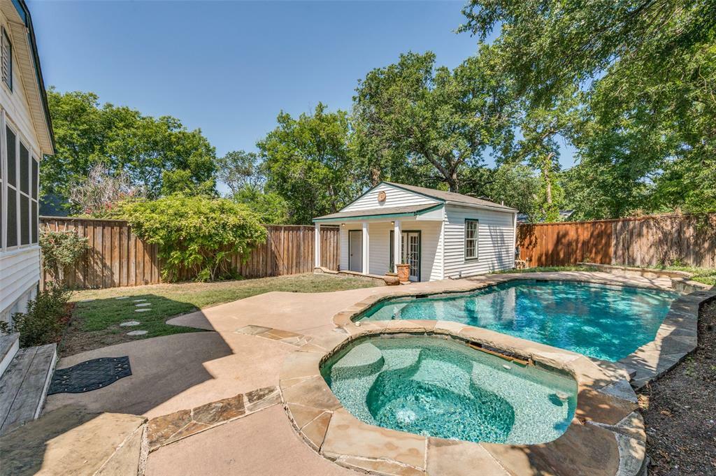 Property Photo:  8807 Daytonia Avenue  TX 75218 