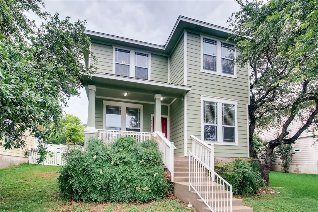 Property Photo:  903 E Park Street  TX 78613 