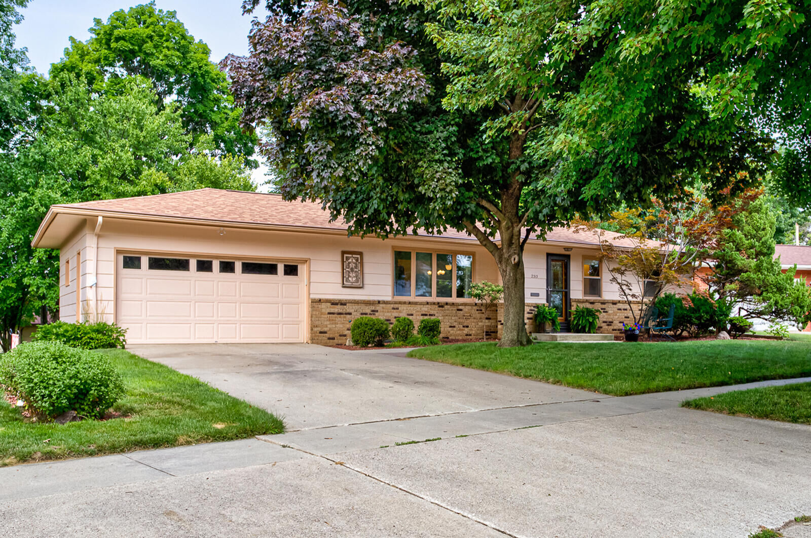 Property Photo: 2313 Fillmore Avenue IA 50010