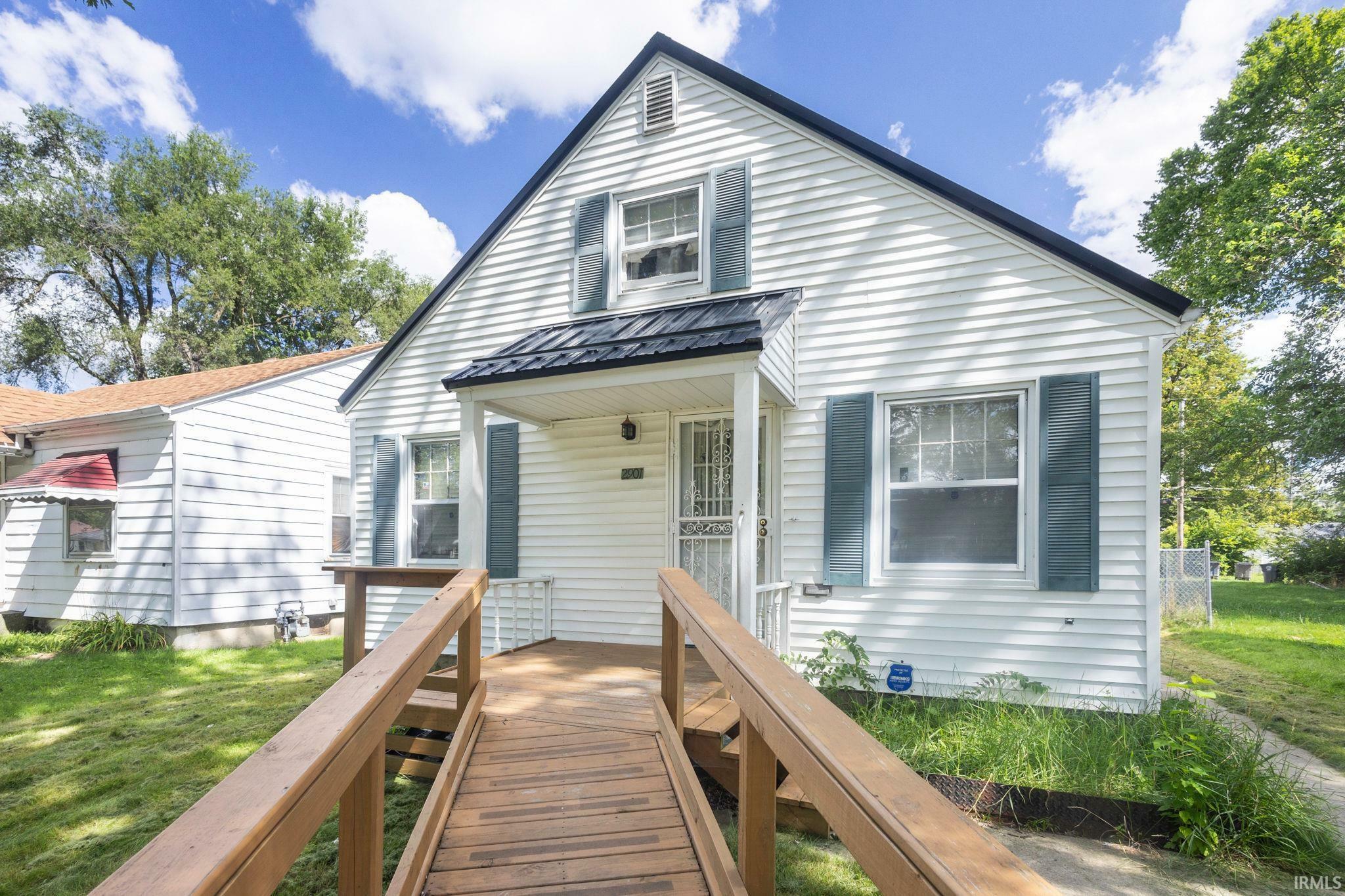 Property Photo:  2901 Chestnut Street  IN 46803 