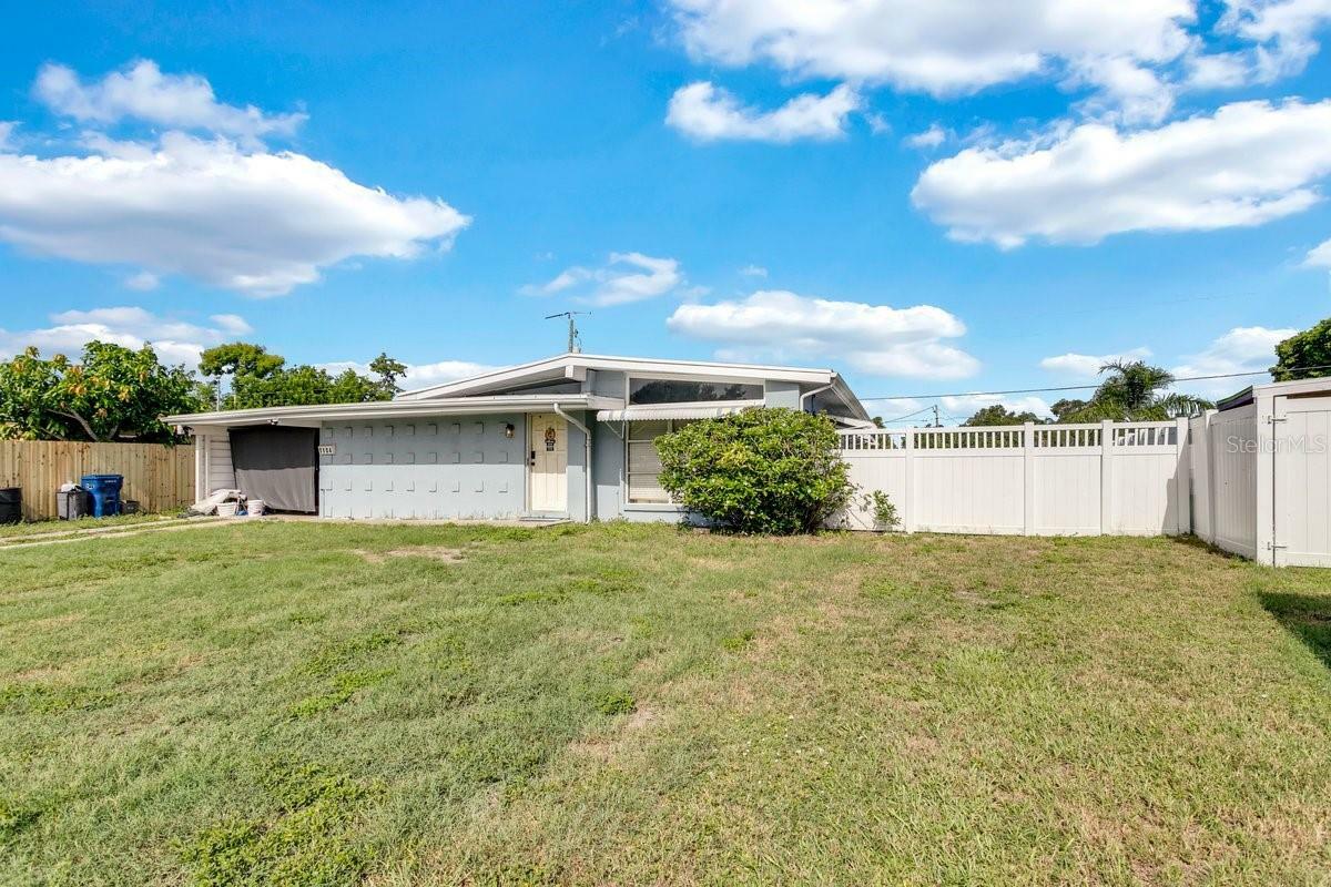 Property Photo:  1104 Dartmouth Drive  FL 34207 